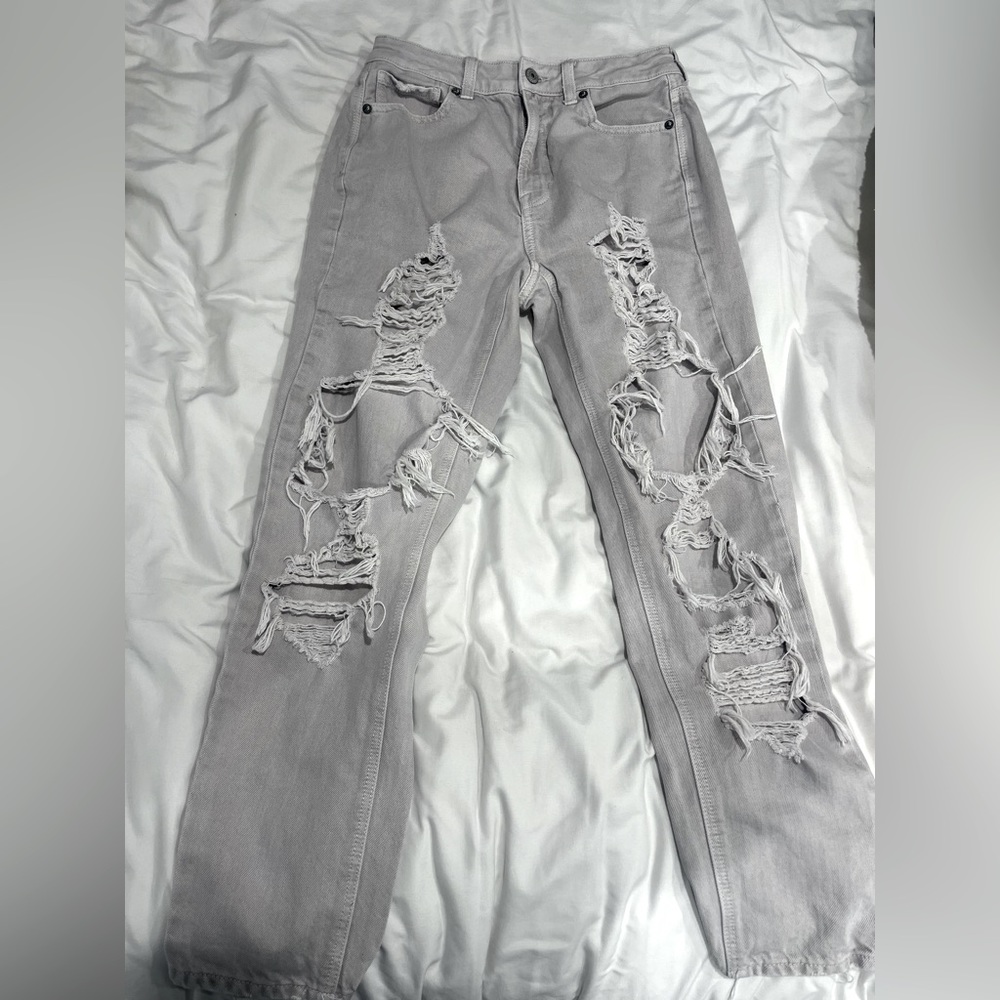 Skinny-Mom Style ripped jeans